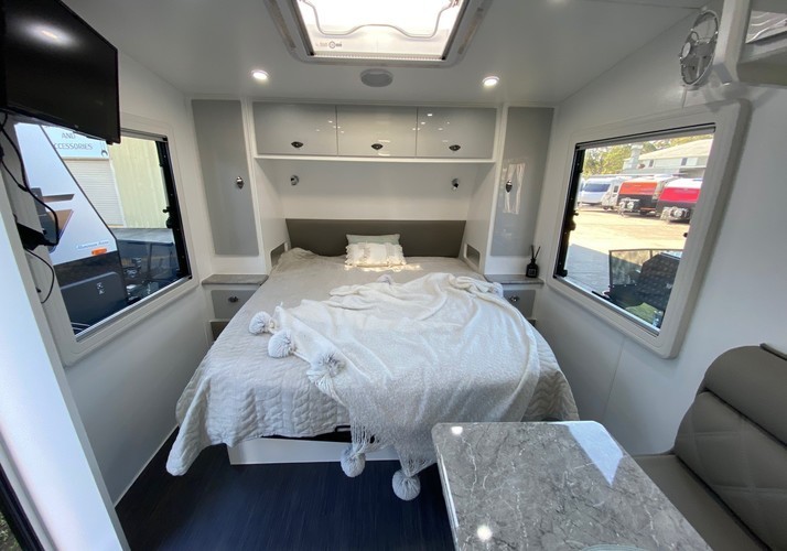 Image of a Caravan - Image 0
