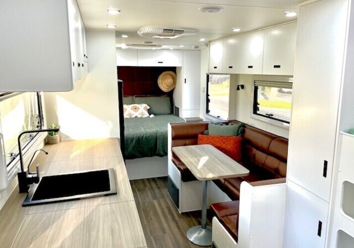Image of a Caravan - Image 0