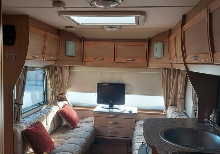 Image of a Caravan - Image 0