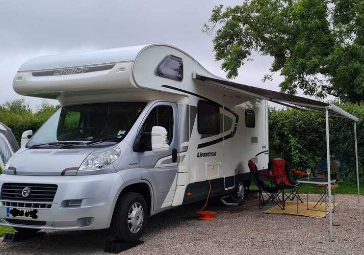 Image of a Motorhome - Image 0