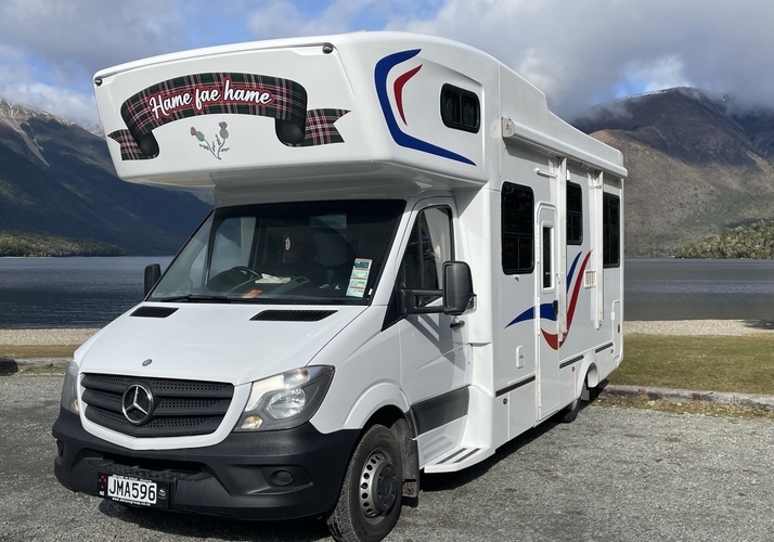Image of a Motorhome - Image 0