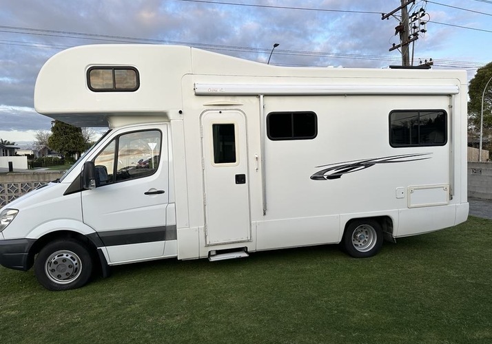 Image of a Motorhome - Image 0
