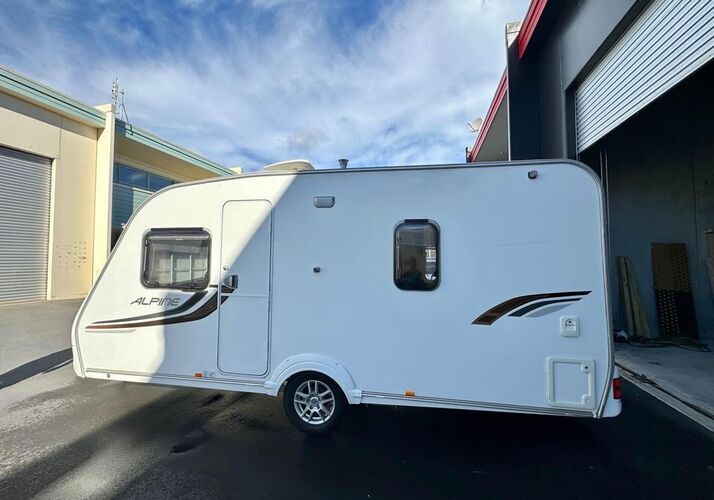 Image of a Caravan - Image 0