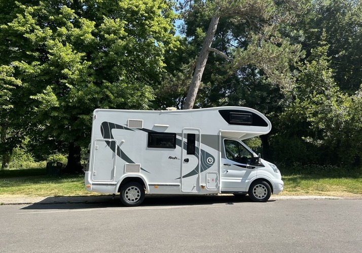 Image of a Motorhome - Image 0