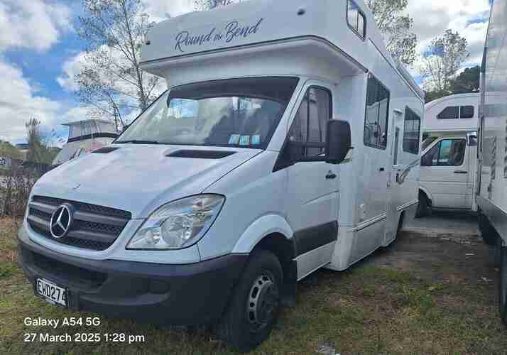 Image of a Motorhome - Image 0
