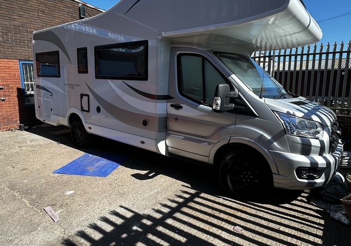 Image of a Motorhome - Image 0
