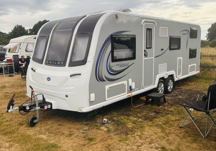 Image of a Caravan - Image 0