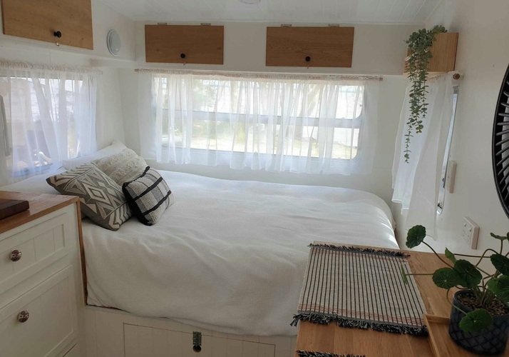 Image of a Caravan - Image 0