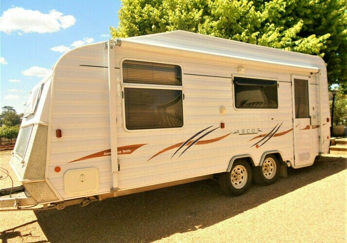 Image of a Caravan - Image 0