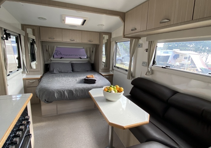 Image of a Caravan - Image 0