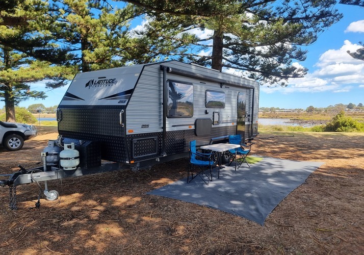Image of a Caravan - Image 0