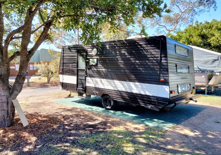 Image of a Caravan - Image 0