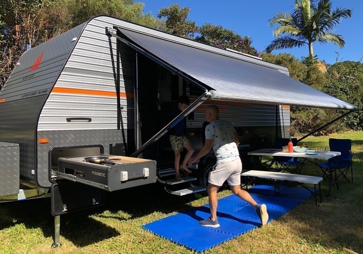 Image of a Caravan - Image 0