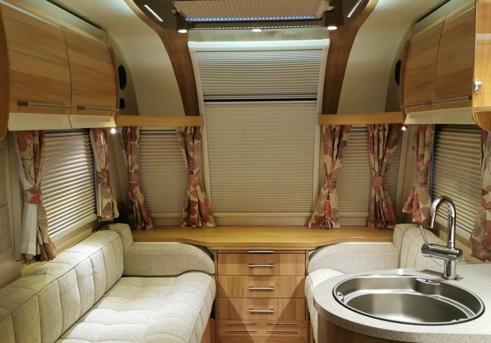 Image of a Caravan - Image 0