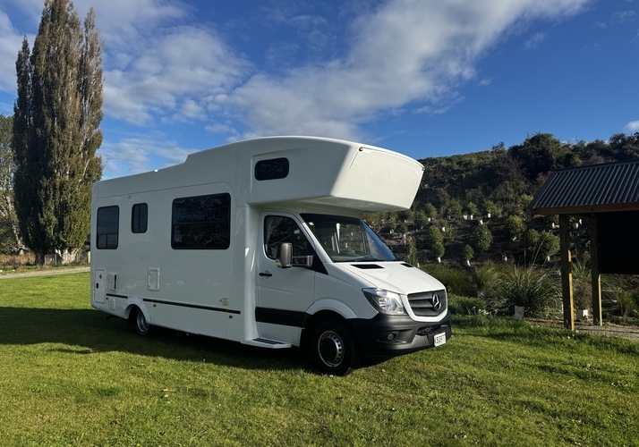Image of a Motorhome - Image 0