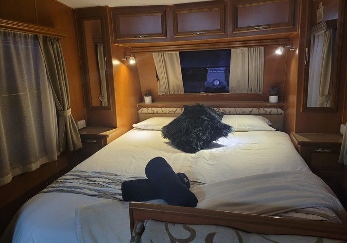 Image of a Caravan - Image 0