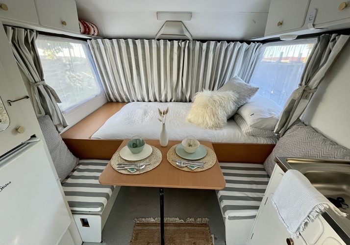 Image of a Caravan - Image 0