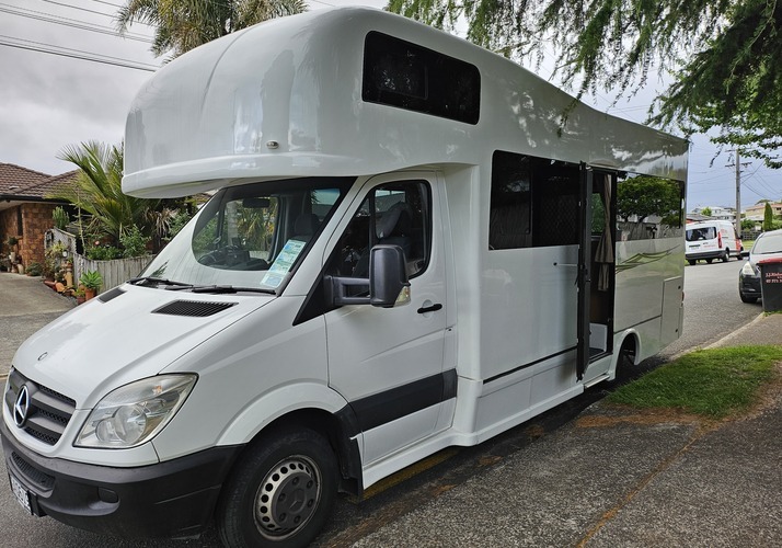 Image of a Motorhome - Image 0