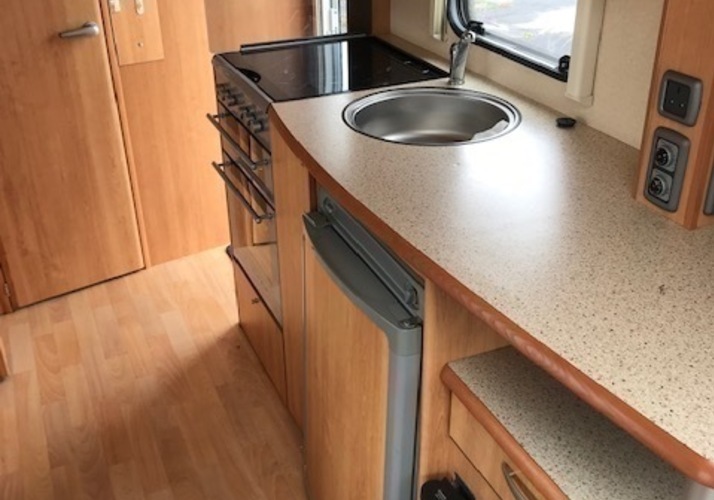 Image of a Caravan - Image 0