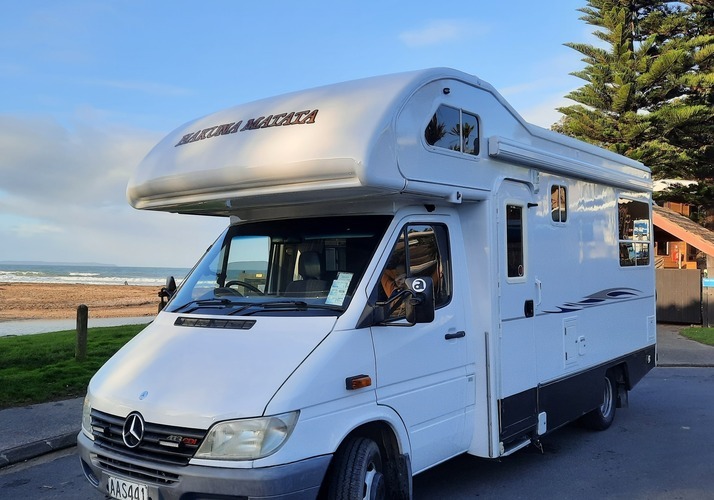 Image of a Motorhome - Image 0