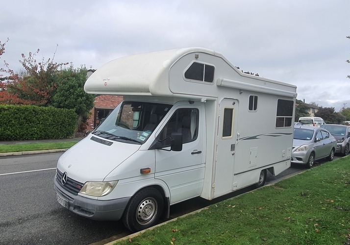 Image of a Motorhome - Image 0