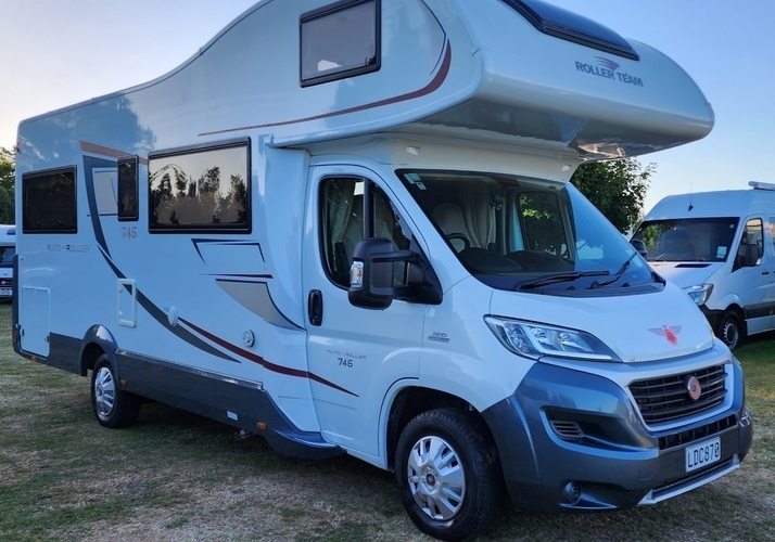 Image of a Motorhome - Image 0