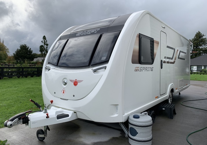 Image of a Caravan - Image 0