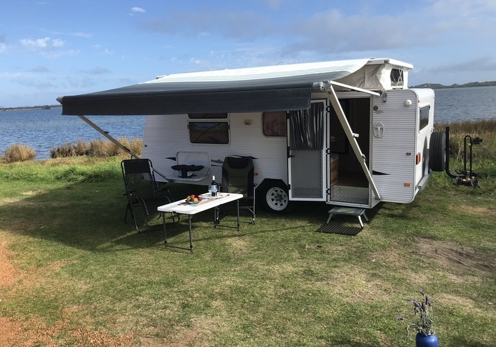 Image of a Caravan - Image 0