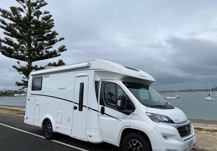 Image of a Motorhome - Image 0