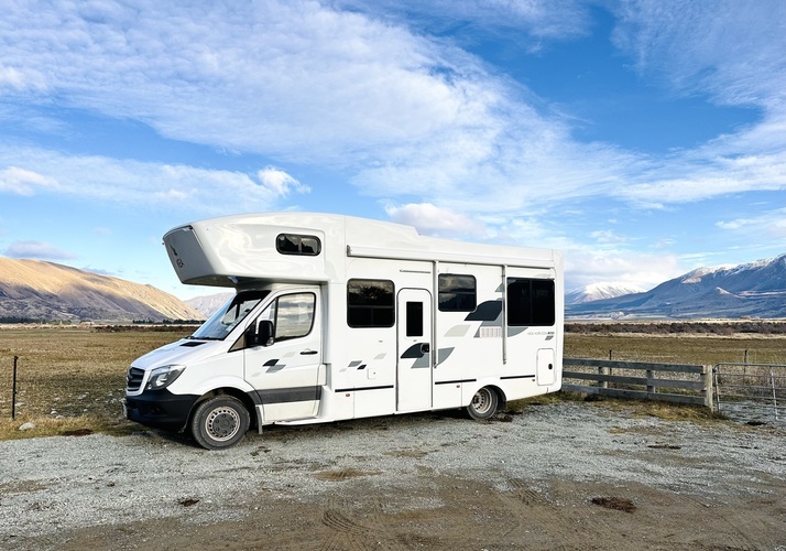 Image of a Motorhome - Image 0
