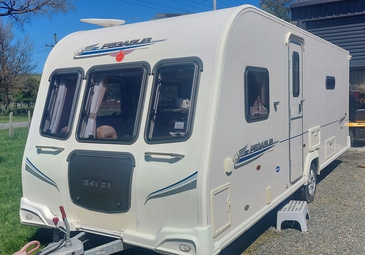 Image of a Caravan - Image 0