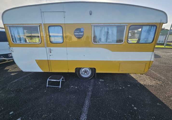 Image of a Caravan - Image 0