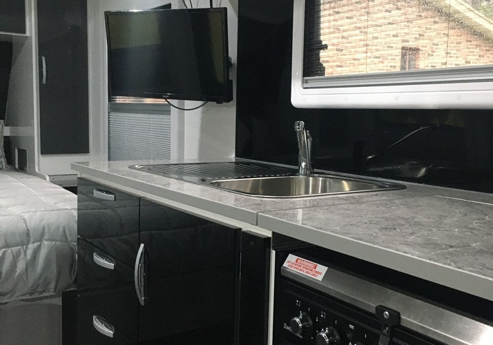 Image of a Caravan - Image 0