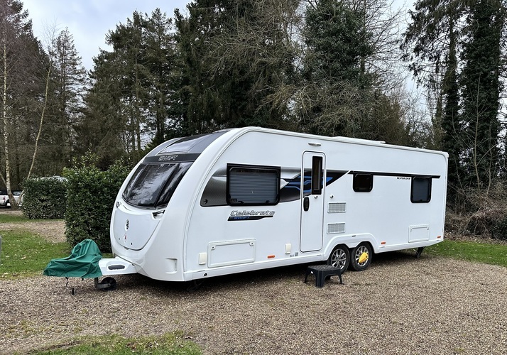 Image of a Caravan - Image 0