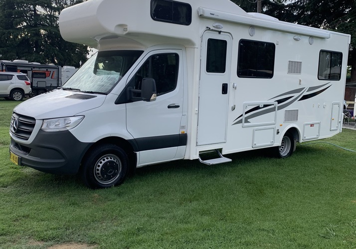 Image of a Motorhome - Image 16