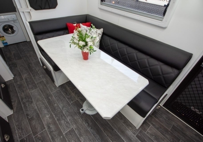 Image of a Caravan - Image 4