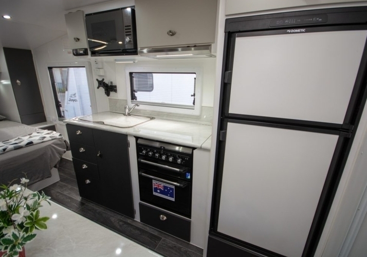 Image of a Caravan - Image 5