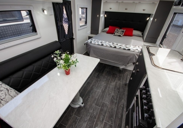 Image of a Caravan - Image 6