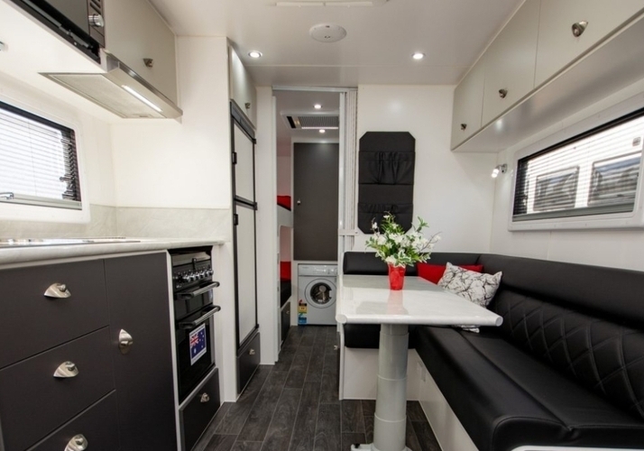 Image of a Caravan - Image 9