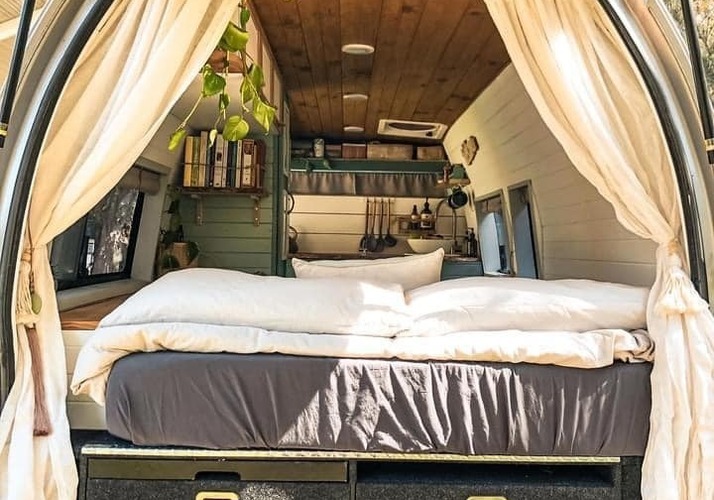 Image of a Campervan - Image 2