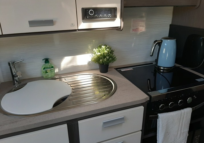 Image of a Caravan - Image 13