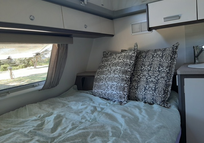 Image of a Caravan - Image 11