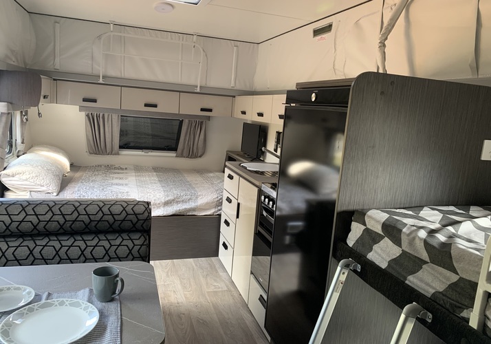 Image of a Caravan - Image 6