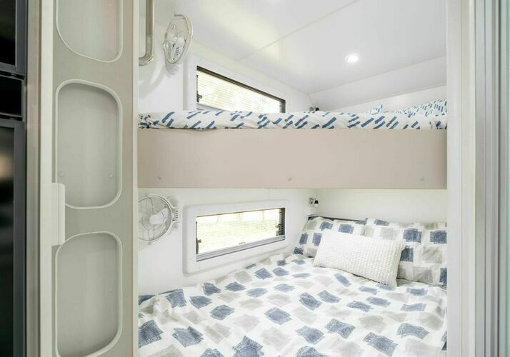 Image of a Caravan - Image 11