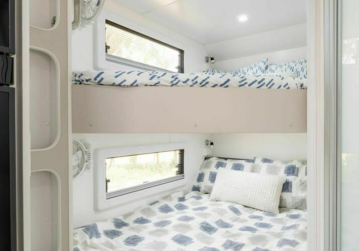 Image of a Caravan - Image 10