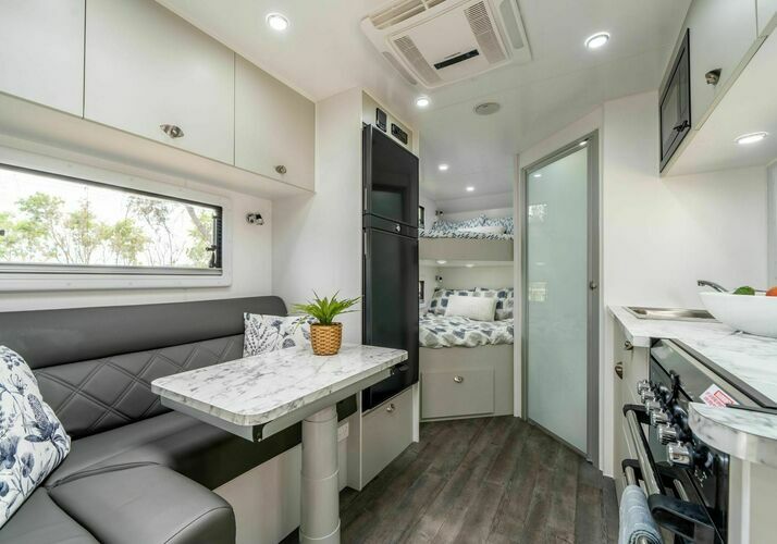 Image of a Caravan - Image 3
