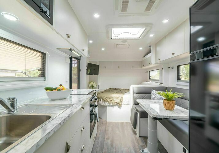 Image of a Caravan - Image 5