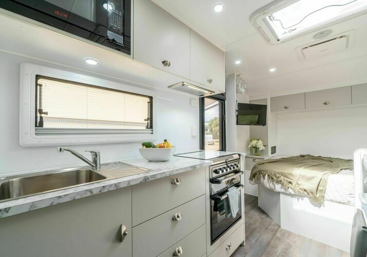 Image of a Caravan - Image 6