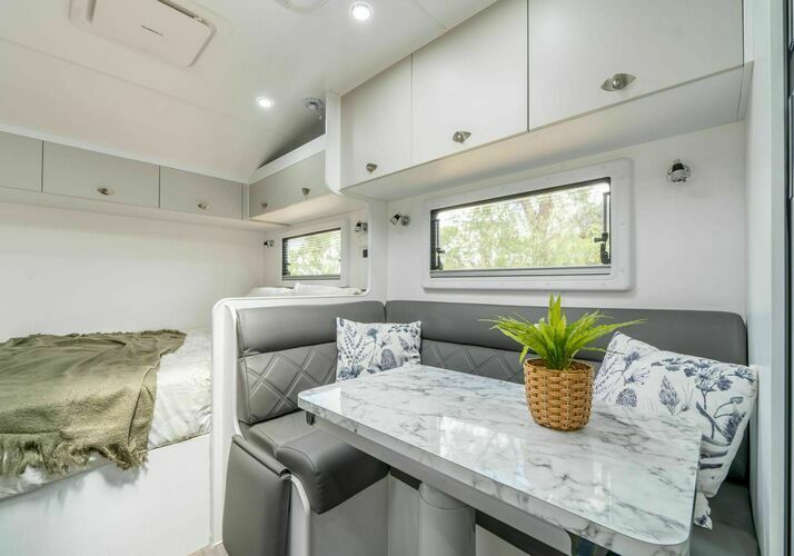 Image of a Caravan - Image 7