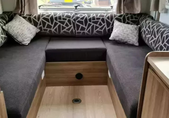 Image of a Motorhome - Image 3